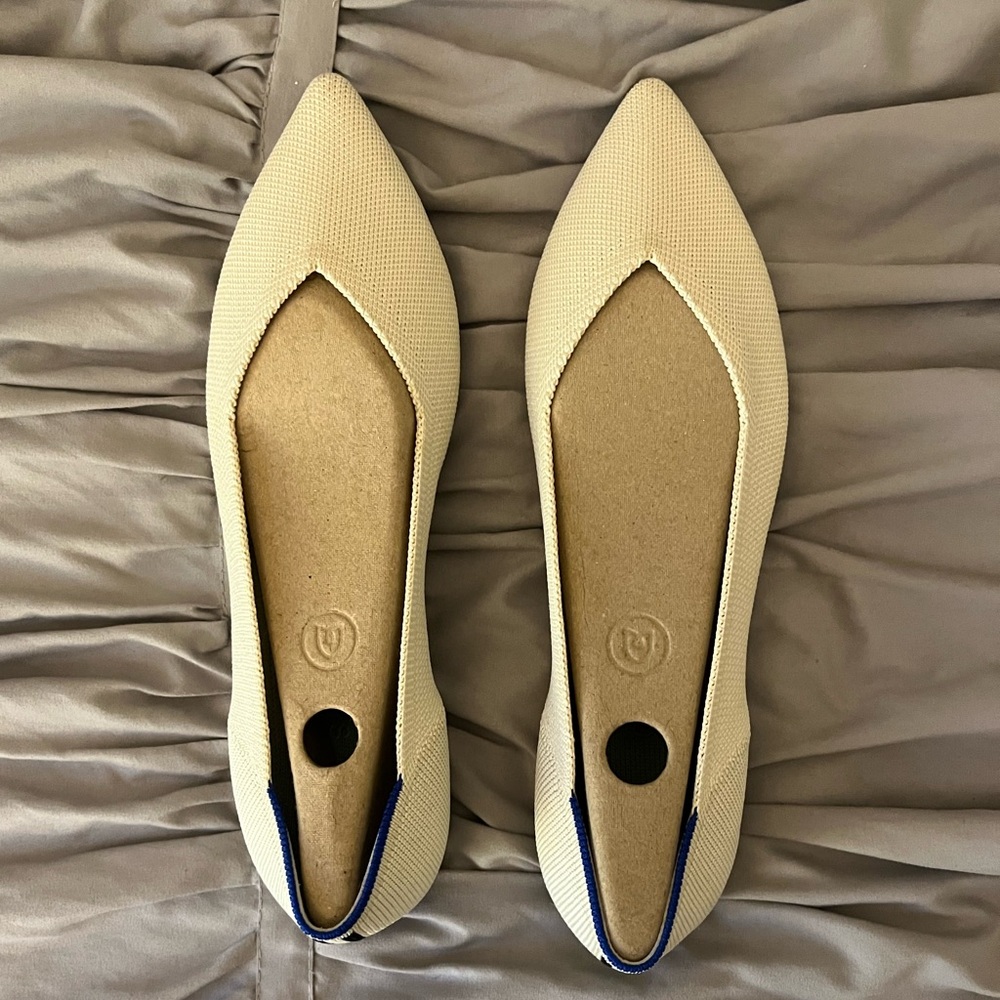 Rothy’s Womens Point Flat. Never worn. Anemone color (off white). Size 8.5.